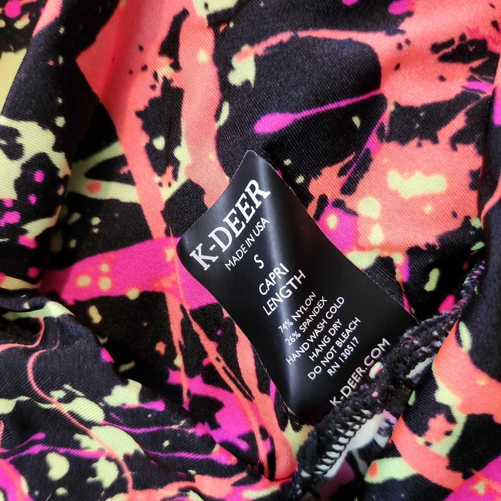 K-DEER Neon Abstract Capri Leggings